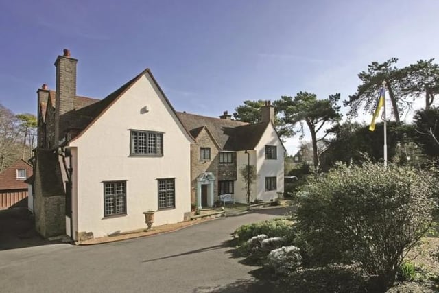 With a guide price of £1,800,000, Compton House is being sold by agent Rager and Roberts via Zoopla. SUS-220323-142903001
