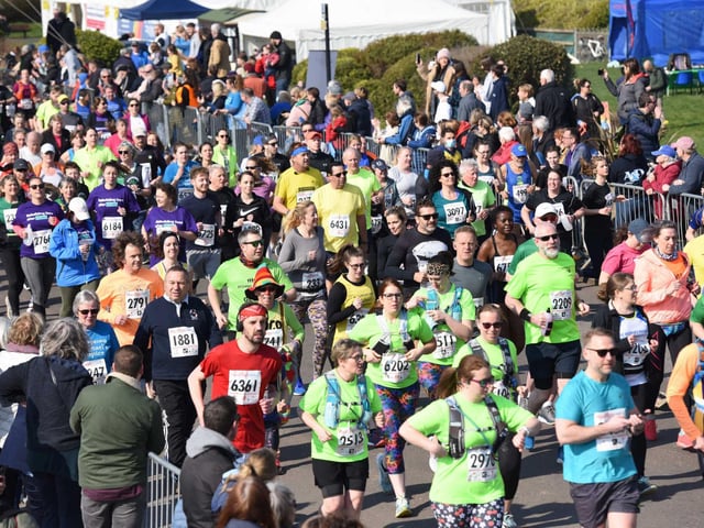 Runners get their half marathon started