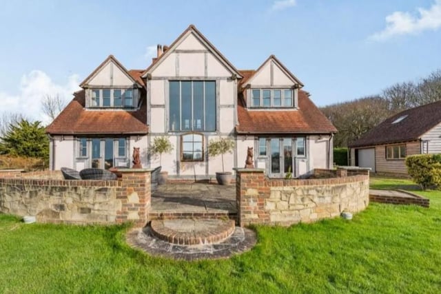 The guide price for Woodside Farm is £1,800,000, and it is being sold by agents Strutt and Parker via Zoopla. SUS-220328-092241001