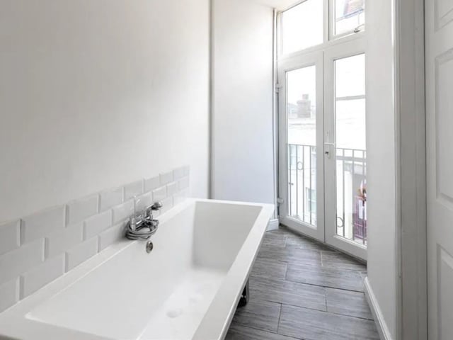 Brook Street SUS-220328-094214001
