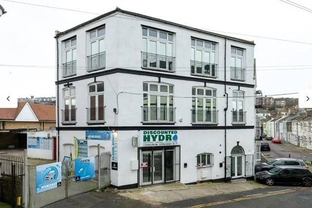 Brook Street SUS-220328-094331001