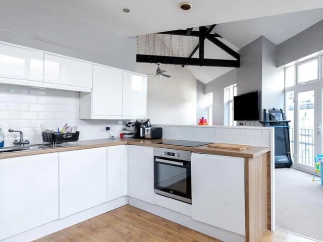 Brook Street SUS-220328-094501001