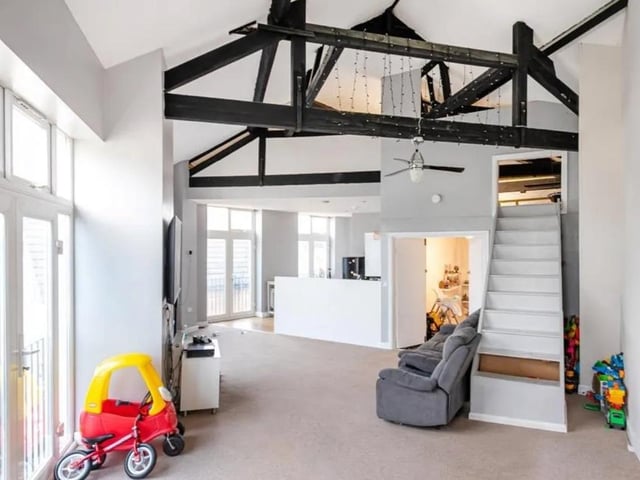 Brook Street SUS-220328-094437001