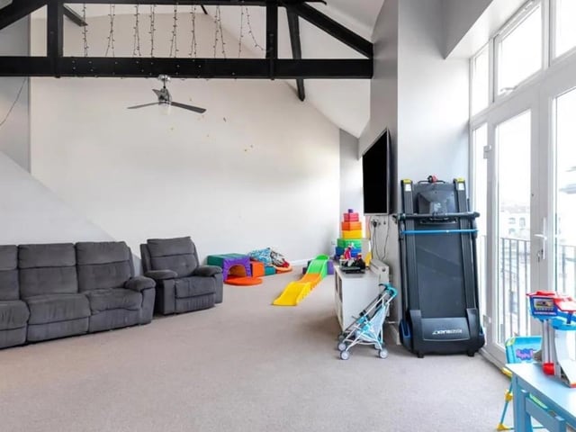 Brook Street SUS-220328-094451001
