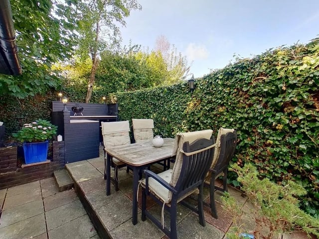 Victoria Road, Crawley SUS-220329-094152003