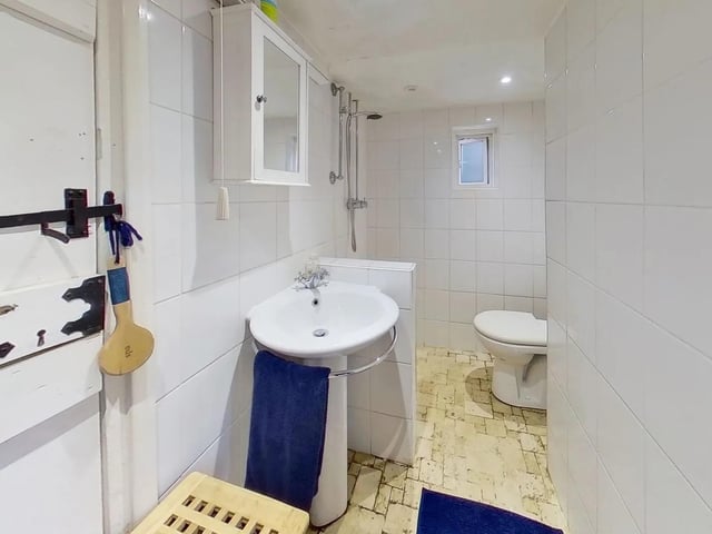 Victoria Road, Crawley SUS-220329-094232003