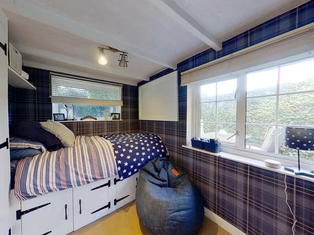 Victoria Road, Crawley SUS-220329-094242003