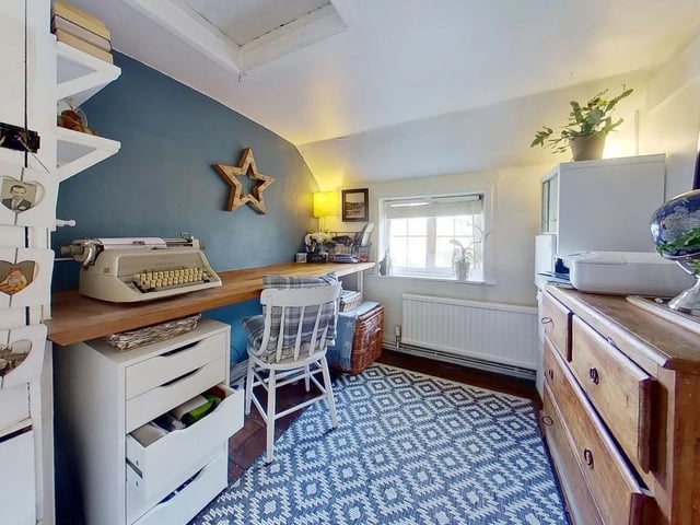 Victoria Road, Crawley SUS-220329-094222003