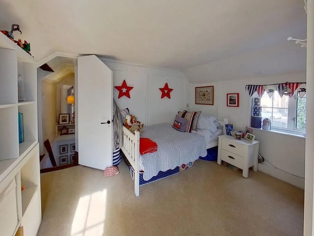 Victoria Road, Crawley SUS-220329-094131003