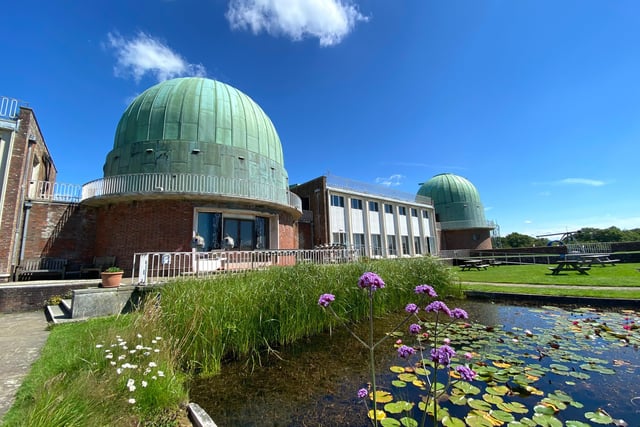 It has over 100 exhibits. over 100 exhibits. As the former home of the Royal Greenwich Observatory, with its domes and telescopes, visitors can savour the unique atmosphere of a site where astronomers studied the heavens from 1950s to 1980s. SUS-220331-162107003