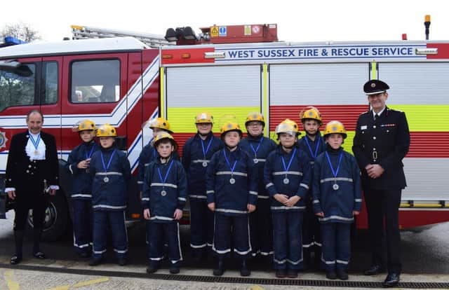 A group of 11 Midhurst secondary school students have successfully completed a three-week course with West Sussex Fire & Rescue Service. SUS-220504-122842001