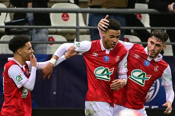 Newcastle United have made Stade Reims striker Hugo Ekitike their number one target this summer and believe they are in pole position to sign him. A deal could be struck for around £25m, with West Ham also keen. (Football Insider)
