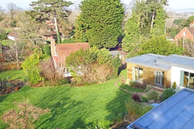 Tower Hill, Horsham, RH13. Sold by Courtney Green. Photo from Zoopla