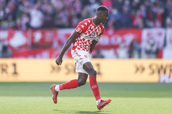 West Ham, Everton and Newcastle United are reportedly among the clubs interested in Mainz defender Moussa Niakhate this summer. (Telegraph)