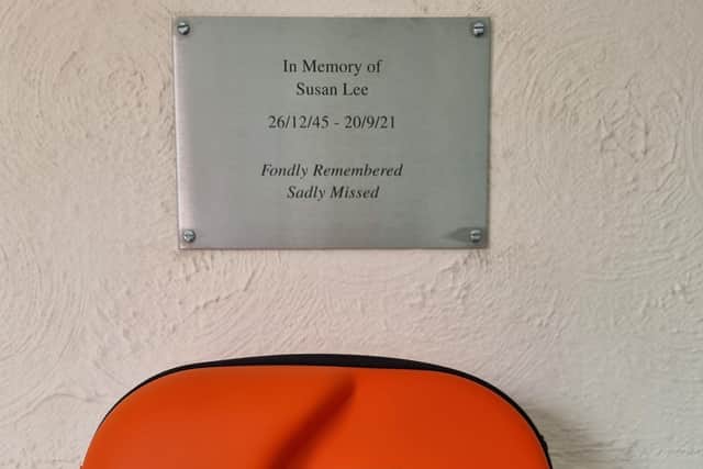 Above the life-saving device, is a plaque dedicated to Bill's wife, Sue, who died at the age of 76 in September last year. SUS-220804-105652001