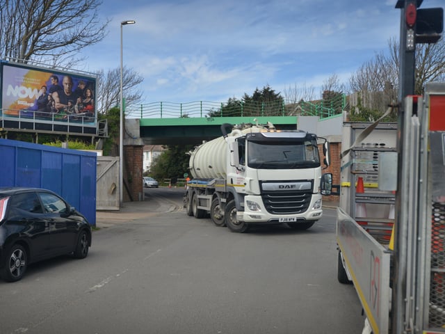 Tanker arriving at the pumping station in West St Leonards.
Photo looking towards Bexhill Road taken from Cinque Ports Way. SUS-221104-142915001