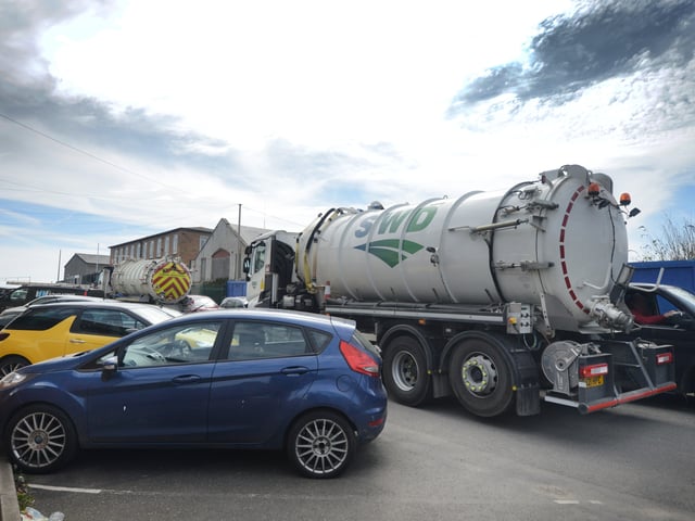 Tankers at the pumping station in West St Leonards.
Photo showing Cinque Ports Way SUS-221104-142932001