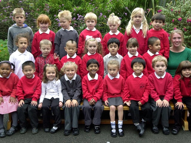 BOURNE SCHOOLHSCH004Foxes ClassHelen Budding [Teacher]. MAYOAK0003540196
