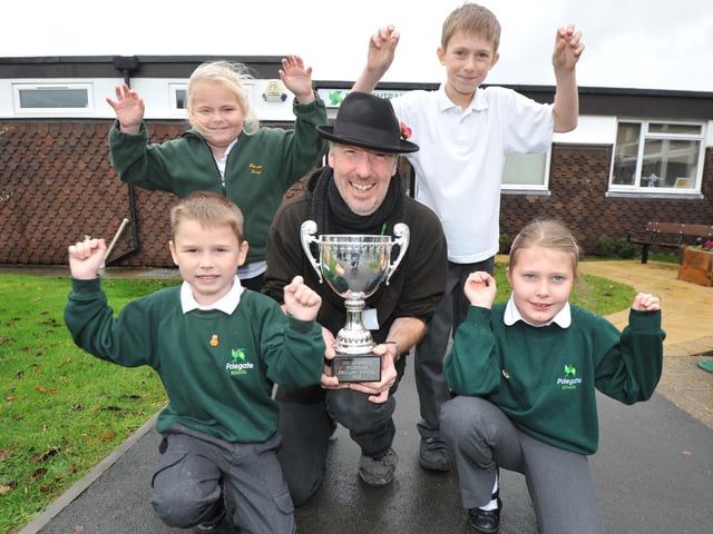 Polegate Primary School in Oakleaf Drive, Polegate E47083N ENGSUS00120121121145336