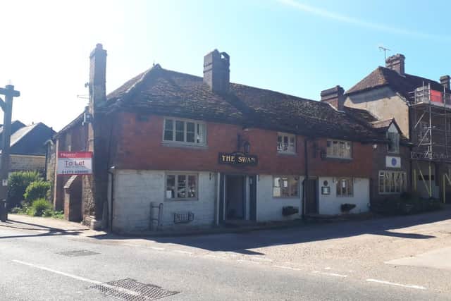 The pub is a Grade II historic coaching inn, which is available with a new 20 year Free of Tie Lease at Nil premium.