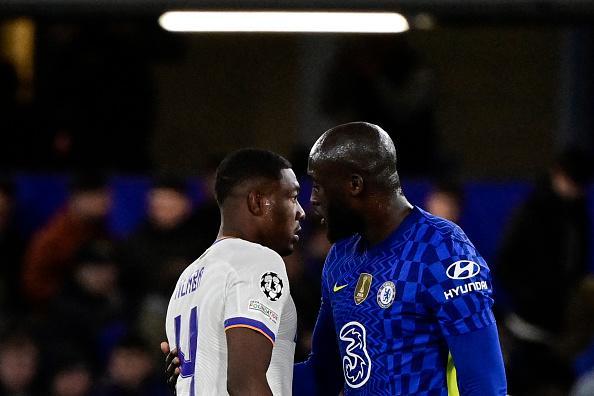 Darren Bent believes Tottenham should swoop for struggling Chelsea striker Romelu Lukaku if Harry Kane departs (Mail)