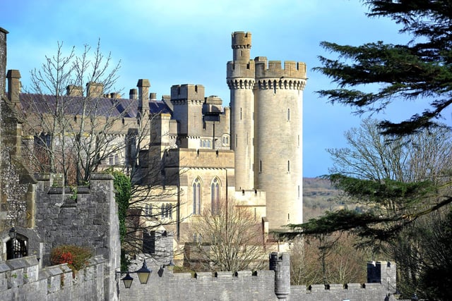 As tradition has dictated for more than 400 years, Arundel Castle is home to which Duke?
