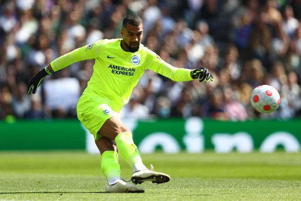 Newcastle remain keen on Brighton keeper Robert Sanchez. Eddie Howe's team want the £30m rated Spanish international to challenge Martin Dubravka next season. (Sun)
