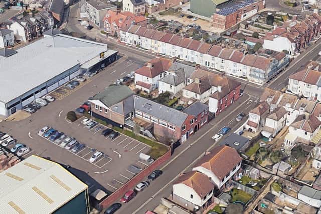 LU/60/22/PL: 27 Clifton Road, Littlehampton. Change of use (regularisation and part retrospective) from 11 bed HMO (Sui Generis) to a 20 bed HMO & 2 No dwellings (net gain of 1 No dwelling). This site is in CIL Zone 4. Photo: Google Maps.