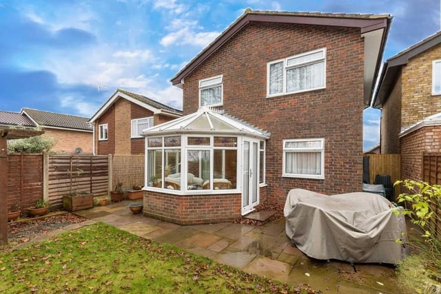 Property 10

4 bed detached house on Glendale Close, Horsham RH12.
On the market for £500,000.
The home has 4 beds, 2 baths and 1 reception.
Photo and details from Zoopla. Sold by At Home