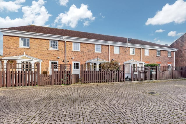 Property 9

2 bed terraced house on Hills Place, Horsham RH12.
On the market for £375,000.
The home has 2 beds, 2 baths and 2 receptions.
Photos and details from Zoopla. Sold by Brock Taylor