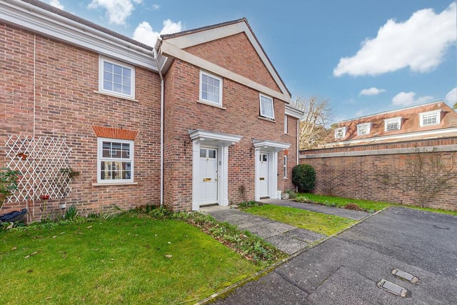 Property 9

2 bed terraced house on Hills Place, Horsham RH12.
On the market for £375,000.
The home has 2 beds, 2 baths and 2 receptions.
Photos and details from Zoopla. Sold by Brock Taylor