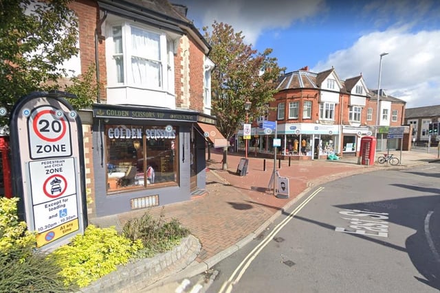 Fireaway, Horsham.

37 East Street, Horsham, RH12 1HR.
4.8 stars on Google Reviews. One review said: "Lovely people and the most delicious pizza!! Would 100% recommend." 
Photo from Google Maps and details from Google Reviews.