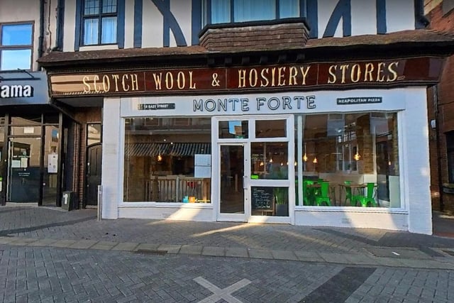 Monte Forte.

18 East Street, Horsham, RH12 1HL. 
4.5 stars on Trip Advisor. One review said: "best pizza and wonderful attentive staff". Another review said: "best pizza in Horsham".
Photo from Google Maps and details from Trip Advisor.