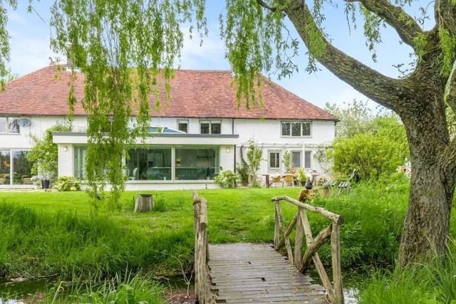 On the market for £1,750,000, Ashton Green Cottage in Potato Lane, Ringmer, is being sold by agent Mishons via Zoopla SUS-220425-121210001