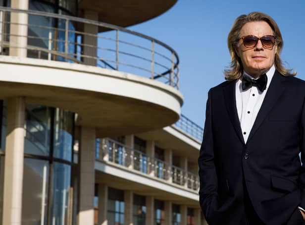 Eddie Izzard in front of the De La Warr Pavilion in Bexhill-on-Sea in 2021. Copyright@ Tristan Fewings, Getty Images SUS-210331-161126001