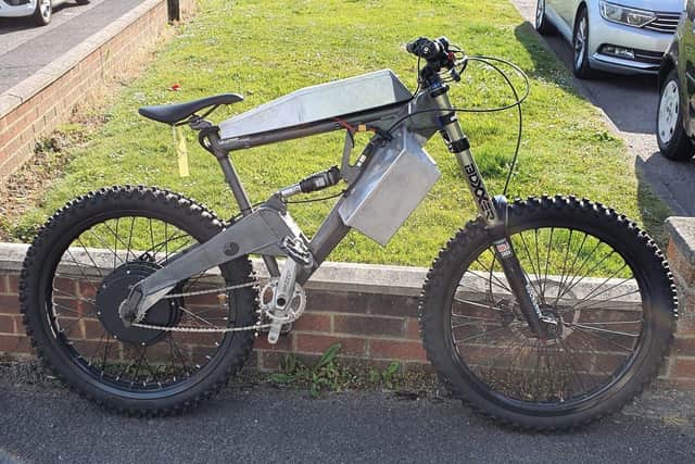 The 'home-made contraption' officers saw in Lancing. Picture from Sussex Police SUS-220428-074319001