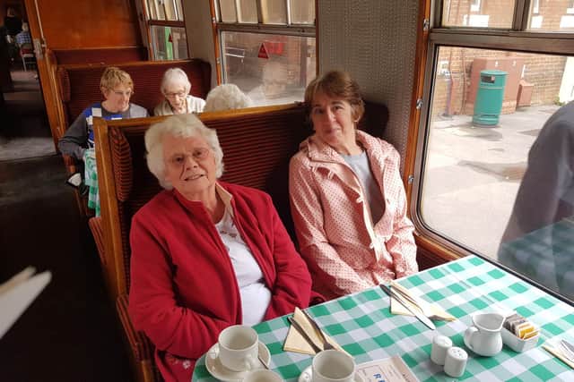 Travel buddies help people with dementia to continue a normal life