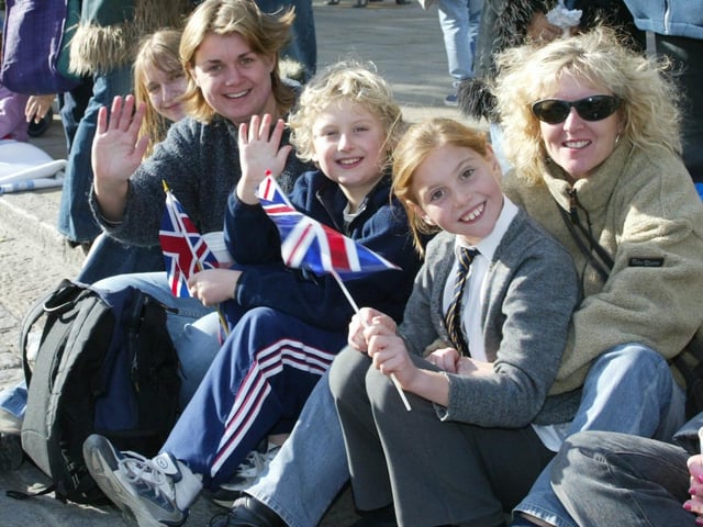 JPCT 24 October 2003 Queen visits Horsham. The Carfax C3440839a -photo by Michael Burren ENGSUS00120120202164741