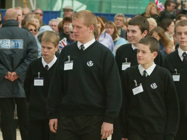 JPCT 24 October 2003 Queen visits Horsham. The Forum C3440673a -photo by Steve Cobb ENGSUS00120120202164418