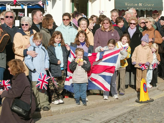 JPCT 24 October 2003 Queen visits Horsham. The Carfax C3440711a -photo by Michael Burren ENGSUS00120120202164536