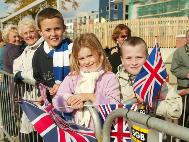 JPCT 24 October 2003 Queen visits Horsham. The Carfax C3440477a -photo by Steve Cobb ENGSUS00120120202152834
