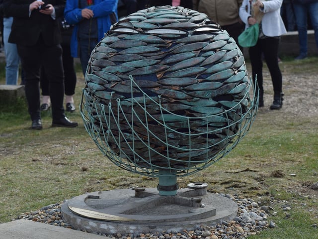 A memorial was unveiled to commemorate a fishermen who died off the coast of Newhaven last year.