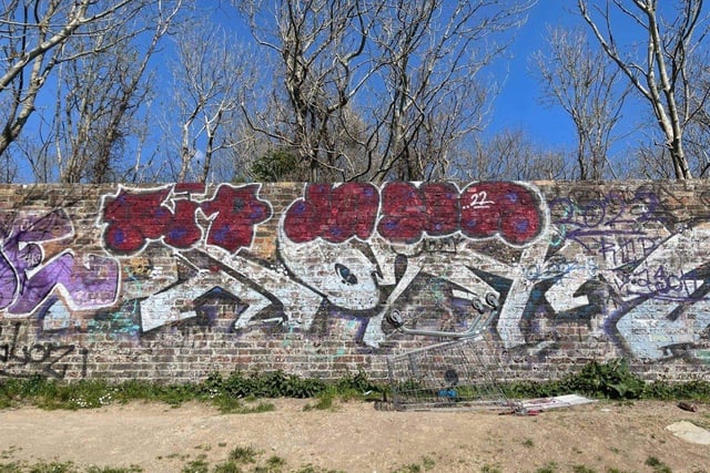 A mural in Hampden Park, Eastbourne, in memory of Jason SUS-220305-102154001
