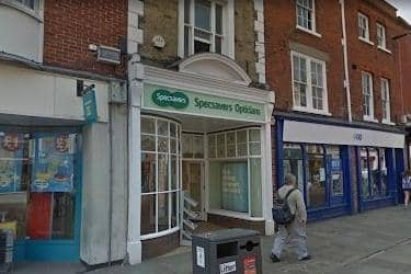 Plans to develop a Specsavers in Chichester have been submitted SUS-220305-145030001