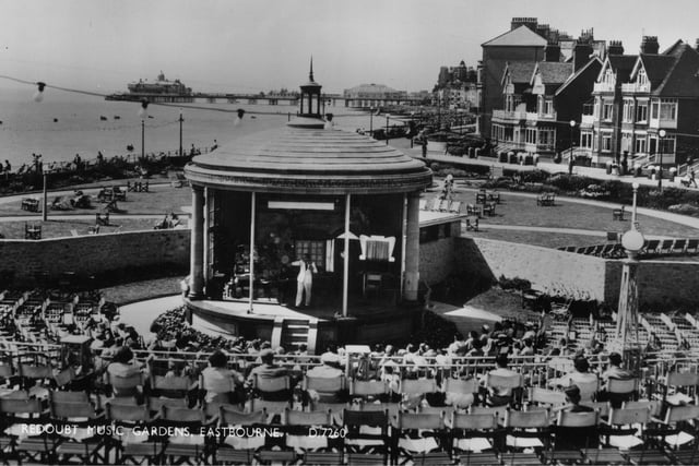 Redoubt music gardens and bandstand, Eastbourne, 1950s. Picture sent in by Phil Gardner. SUS-220405-103616001