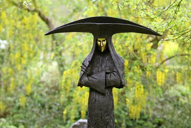 DM22050501a.jpg. Open garden and sculpture exhibition in Cocking, West Sussex, by well known local sculptor Philip Jackson. Photo by Derek Martin Photography and Art SUS-220405-112608003