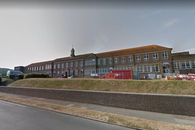 Cavendish School (photo by Google Maps) 
2021-2022 = 150 places, 191 1st pref, 143 1st pref given
2020-2021 = 120 places, 200 1st pref, 119 1st pref given
2019-2020 = 180 places, 185 1st pref, 169 1st pref given