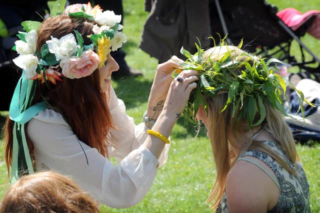 Crowning of the May Queen, Alexandra Park, 4/5/14 SUS-140405-154706001