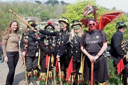 Cymru Morris dancers frfom Wales SUS-220505-104827001