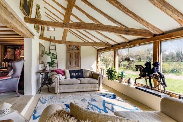 Sussex oast house, Piltdown, Uckfield. Photo from Zoopla